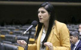 Imagem da notícia Comissão aprova prioridade para matrículas de crianças com deficiência em escolas públicas